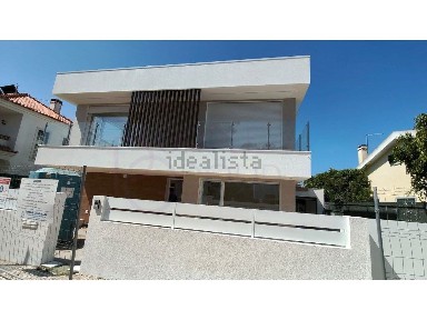 Moradia independente à venda em Aroeira Norte