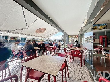 Espaço comercial à venda na Nazaré - Centro de São Martinho