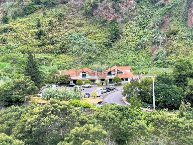 Espaço comercial à venda no Fajâ - Faial s/n