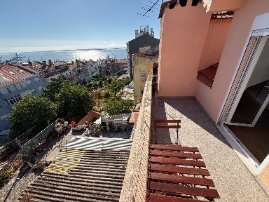 Arrendamento de duplex na Calçada dos Barbadinhos
