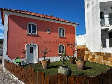 Almargem do Bispo, Rua da Pedra Abelha, 4