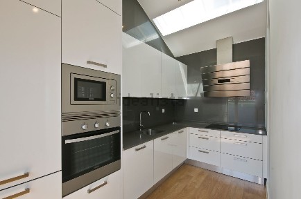 Arrendamento de duplex na Rua Francisco Tomás da Costa, 41