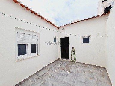 Arrendamento de moradia em banda no Centro da Vila