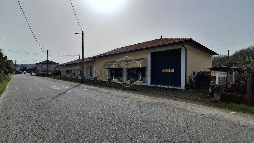 Armazém à venda em Queirã