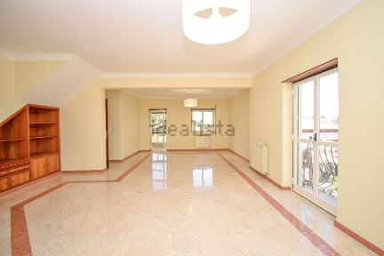 Arrendamento de duplex na Rua Câmara Pestana, 2 a