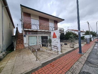 Espaço comercial à venda em Santa Comba Dão