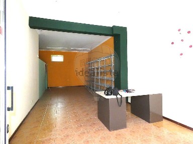 Espaço comercial à venda na Rua Mártir São Sebastião