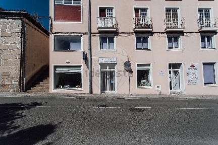 Espaço comercial à venda na Rua Tomaz Ribeiro