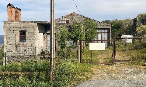 Armazém à venda em Barcos - Santa Leocádia