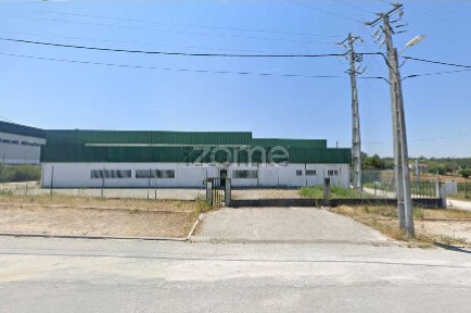 Armazém à venda na Avenida Doutor Francisco Sá Carneiro