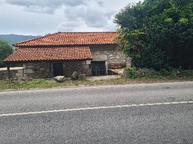 Armazém à venda em Tarouca