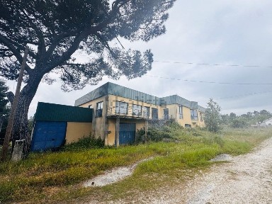 Armazém à venda em Mangualde