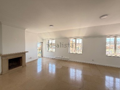 Arrendamento de duplex na Rua Ribeiro Sanches