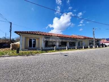 Espaço comercial à venda na Estrada Nacional, Queirã