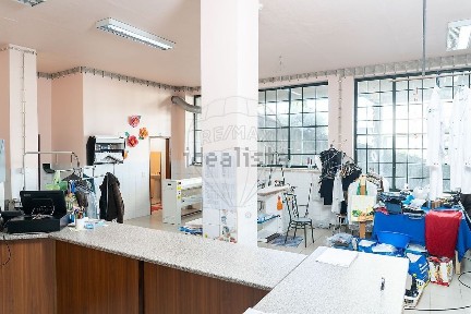 Espaço comercial à venda na Avenida General Humberto Delgado