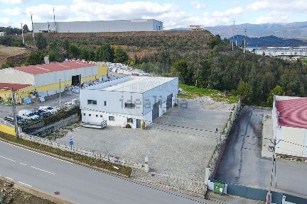 Armazém à venda em Paços de Vilharigues