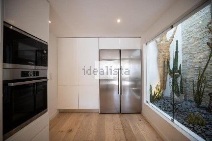 Arrendamento de duplex no Largo Doutor António de Sousa Macedo, 6 a