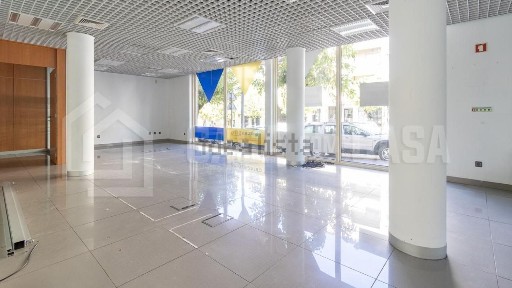 Espaço comercial à venda na Gumirães - Santa Eugénia