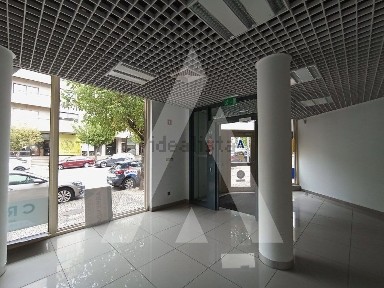 Espaço comercial à venda na Avenida Engenheiro Engracia Carrilho