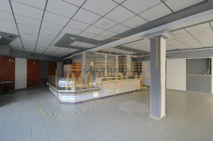 Espaço comercial à venda na Rua Santo António