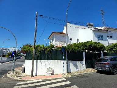 Arrendamento de moradia geminada na Rua Trindade Coelho