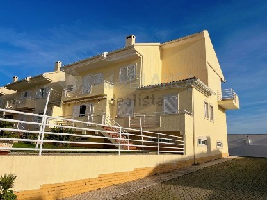 Arrendamento de moradia geminada na Rua Alto, 51 b