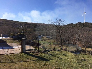 Armazém à venda em Alhões - Bustelo - Gralheira - Ramires