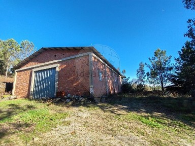 Armazém à venda em Castro Daire