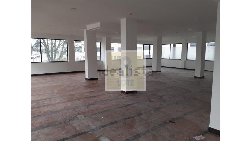 Espaço comercial à venda em Repeses e São Salvador