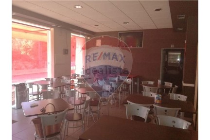 Espaço comercial à venda na Estrada Velha de Abraveses