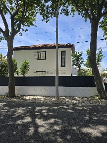 Arrendamento de moradia independente na Rua José Augusto Moreira de Almeida