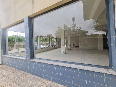 Espaço comercial à venda na Rua Doutor Almeida Henriques