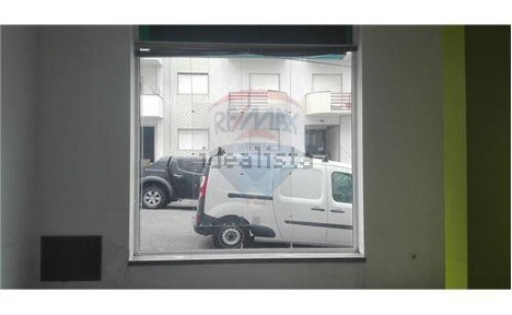Espaço comercial à venda na Rua Cândido dos Reis