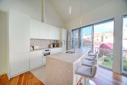 Arrendamento de duplex no Largo das Olarias, 25