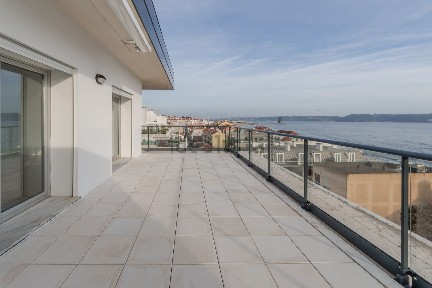 Arrendamento de duplex na Rua Sacadura Cabral, 65