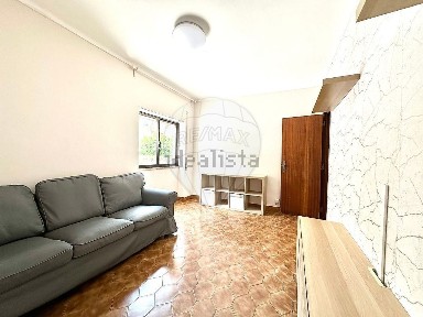 Arrendamento de apartamento T2 na Rua Cidade da Praia