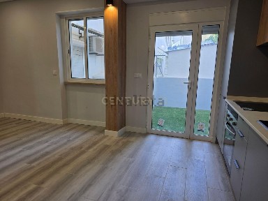 Arrendamento de apartamento T2 na Rua Ruy de Sousa Vinagre, 24