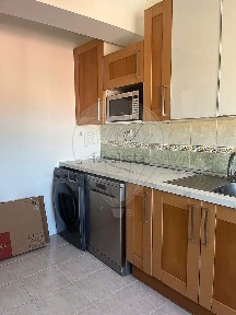 Arrendamento de apartamento T2 na Rua Nossa Senhora do Cabo