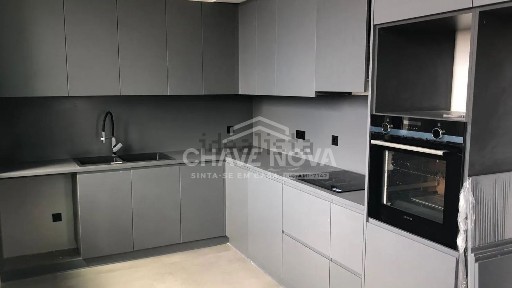 Arrendamento de apartamento T2 na Rua Padre Francisco António Ferreira