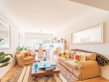 Arrendamento de apartamento T2 na Rua Elvira Velez, 6