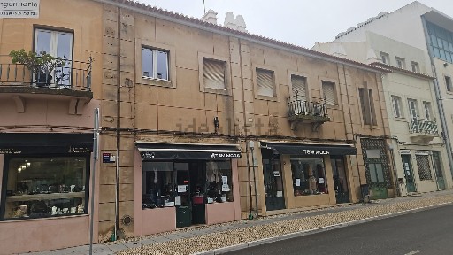 Arrendamento de apartamento T6 na Avenida Dom Nuno Álvares Pereira s/n