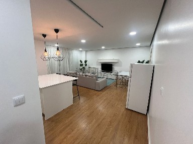 Arrendamento de apartamento T3 na Rua Jorge Peixinho, 26