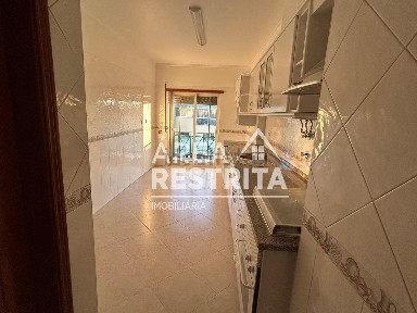 Arrendamento de apartamento T2 no Centro da Quinta do Conde