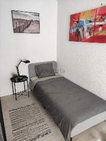 Arrendamento de apartamento T2 na Rua Leonor de Eça