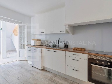 Arrendamento de apartamento T2 na Rua Dom João de Portugal