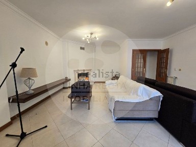 Arrendamento de apartamento T3 na Avenida Bento Gonçalves