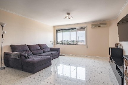 Arrendamento de apartamento T2 na Rua José de Almada Negreiros, 310