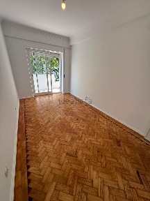Arrendamento de apartamento T3 na Rua Vila do Seixal, 12