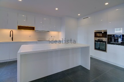 Arrendamento de apartamento T3 na Rua Luís António Verney, 31