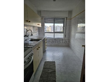 Arrendamento de apartamento T2 na Rua Alves Redol